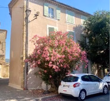 grande maison de village, 250 m² à lauris