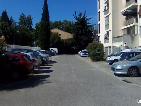 place de parking dans résidence sécurisée à montpellier, secteur centre ville