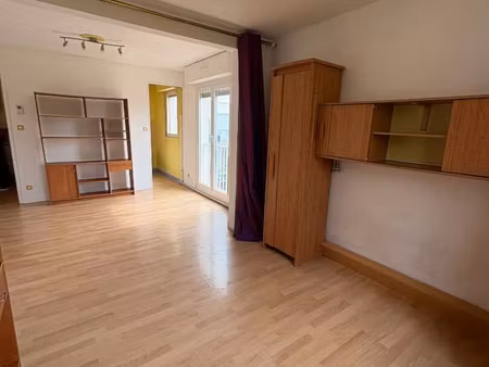 studio 1 pièce 28 m²