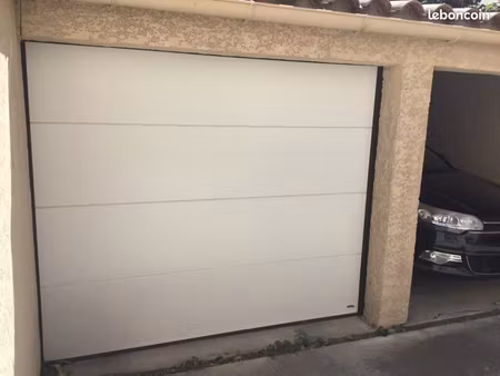 garage plein centre sigean sur avenue