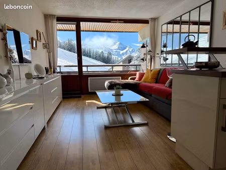 beau studio 26 m2 avec grande terrasse plein sud, pied des pistes au centre de la statio