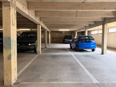 place de parking couverte et sécurisée en plein centre de lannion