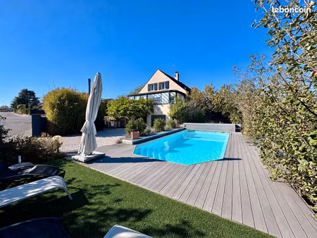 maison 8 pièces 208 m²