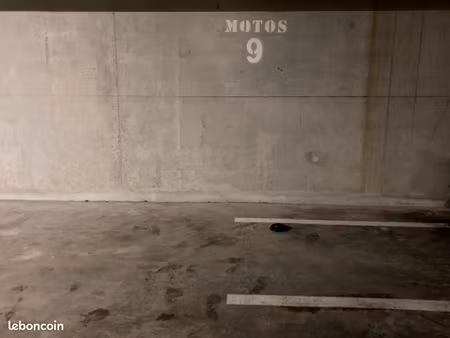 garage moto securise immeuble