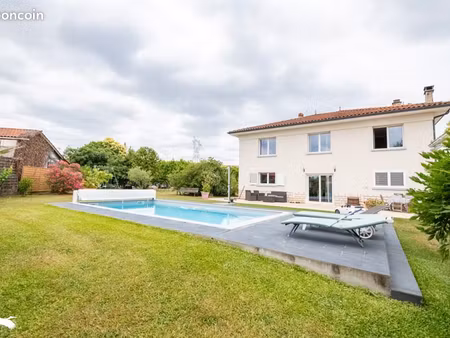 maison 7 pièces 185 m²