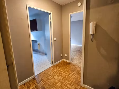appartement t2 villeurbanne république avec parking en sous sol proche métro