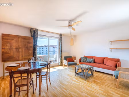 magnifique t3 meublé – 2 terrasses – garage fermé avec borne de recharge
