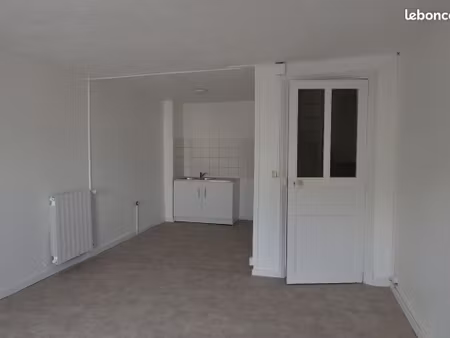 loue issoire centre maison de ville t4 avec garage excellent état libre 24 juillet