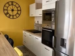 à louer – t2 meublé 41 m² – vannes – balcon, cave & parking