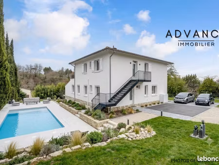 maison 7 pièces 221 m²