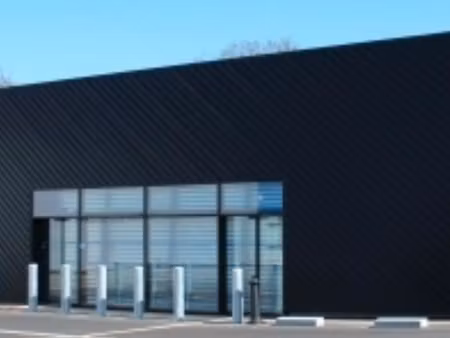 local commercial avec showroom et atelier