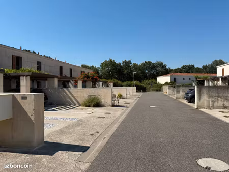 villa t3 mitoyenne avec jardin et parking à cornebarrieu