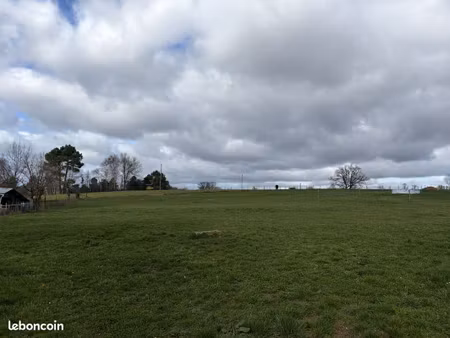 terrain à bâtir de 1658 m² à saint-santin-de-maurs (15)