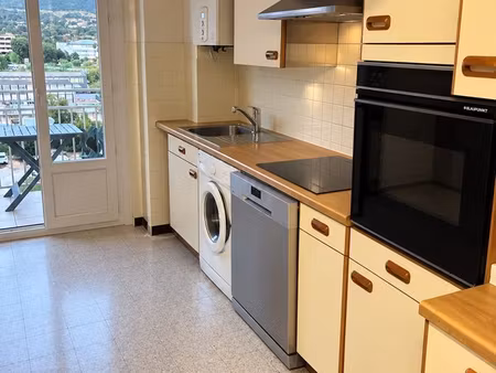 f3 à l'année 60m2 parking grenier montée st jean