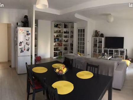 appartement trois pièces lumineux entièrement meublé d'une superficie de 67m²