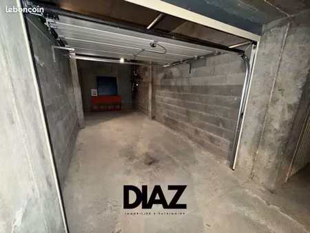 parking/box 16 m² nîmes