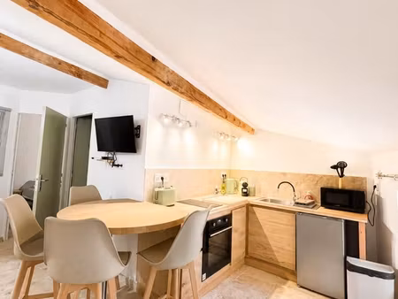 hyères centre historique – t2 meublé 35 m² – 950 cc