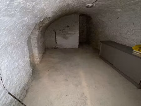 à louer – grande cave de 20 m² – centre-ville de rennes