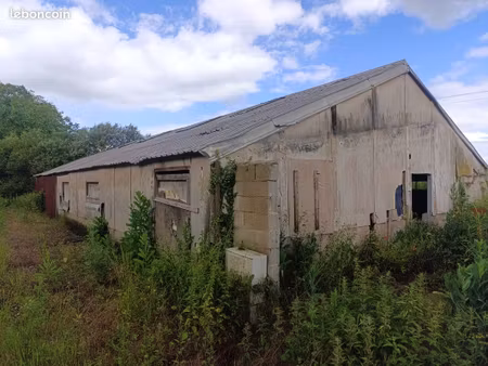 loue ancienne porcherie : stockage / voiture / bois