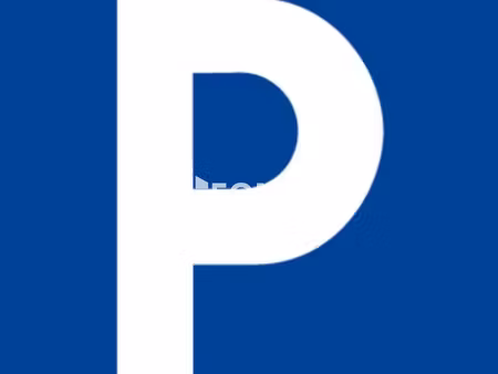 11m2 parking centre-centre