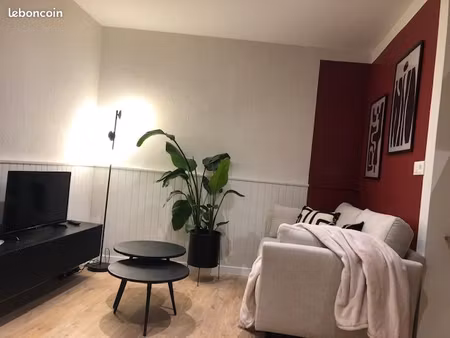t2 meublé 32 m2 duplex - hyper centre vic-en-bigorre - idéal étudiant(e)
