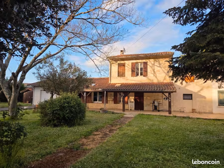 maison carbon blanc