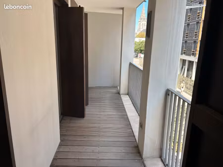 t2 avec balcon et parking