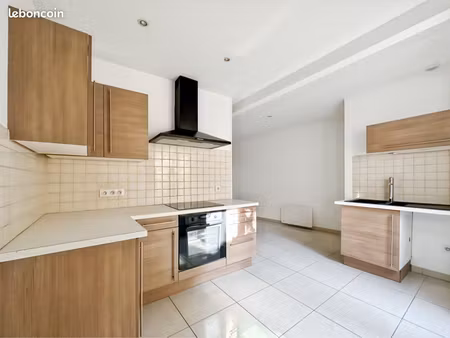 maison centre ville 75m2 avec cours et cave