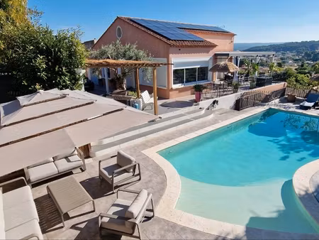 velaux – maison de caractère avec piscine, vue exceptionnelle et 2 logements indépendants 