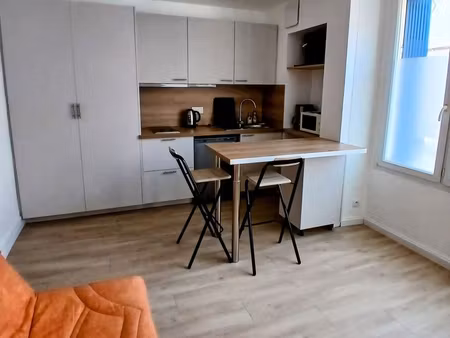 location t1 bis meublé rénové - 26m2 - nouvelle ville lorient - disponible immédiatement