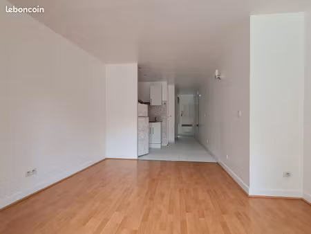 studio 1 pièce 31 m²