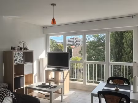studio meublé 24,57 m² – parking + balcon – nancy