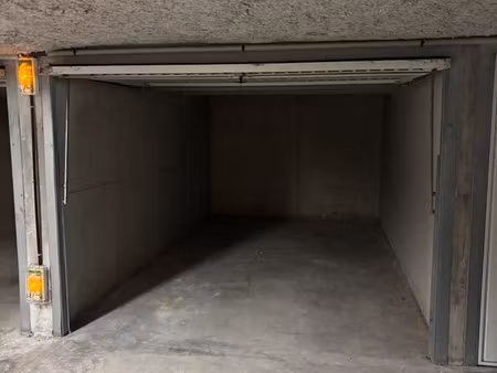 garage fermé sécurisé