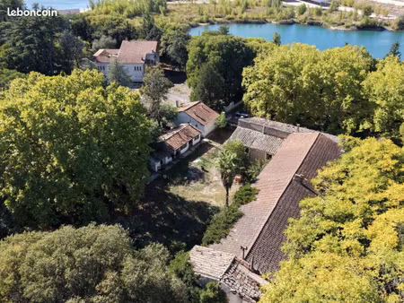mas 20 pièces 1205 m²