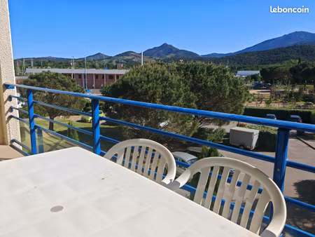 particulier vend t2 vue port et montagne avec parking et piscine libre d'occupation