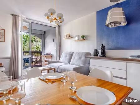 appartement une chambre 1er étage sans ascenseur terrasse