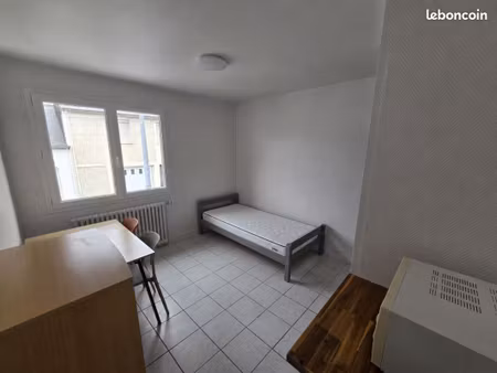 chambre étudiante meublée 13m² proche gare & lycée – tout compris