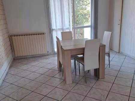 appartement lumineux meublé à louer dans immeuble calme