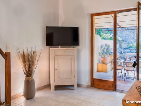 duplex meublé à l’année – cadre calme – plan-de-la-tour