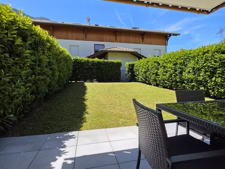 à louer – t2 meublé de 42 m² avec terrasse, jardin, cave et parking – bien rare sur le sec