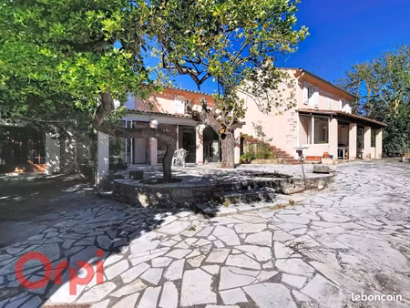 propriété 7 pièces 240 m²