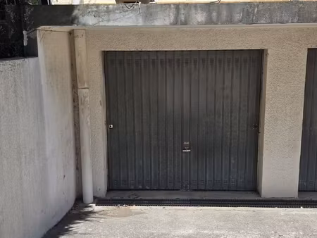 parking/box fermé 13009