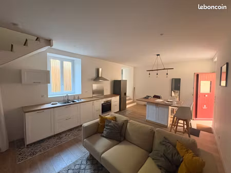 ? coup de cœur – maison de ville meublée entièrement rénovée avec patio privatif – centre-