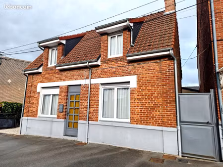 maison individuelle de 76m², 2chambres, passage et cour de 40m²