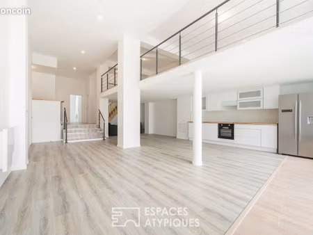 loft 4 pièces 157 m²