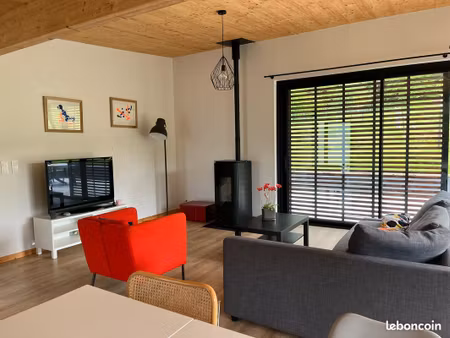 maison en bois, meublée, louée à l’année, 110m²