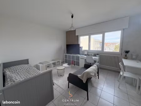 studio 1 pièce 27 m²