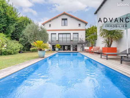 propriété 9 pièces 209 m²