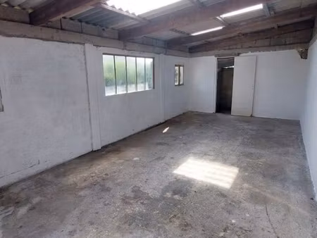 local 50m2 +20m2 extérieur
