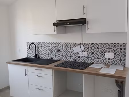 très belle appartement lumineux de type t3 refait entièrement à neuf, avec une surface de 